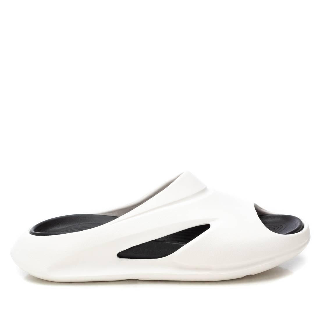 Sandalia de hombre XTI 14389502