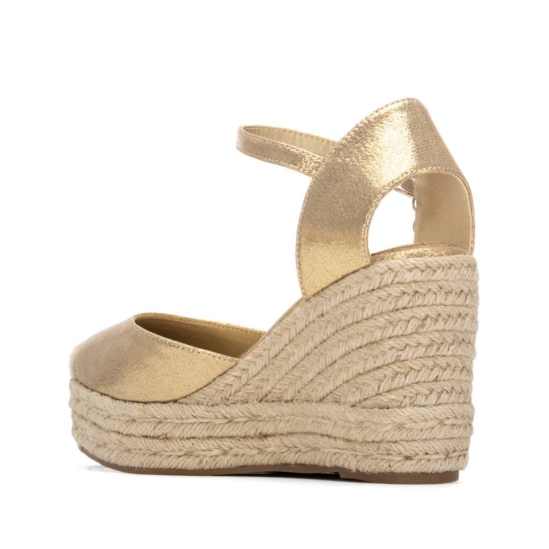Zapato de mujer con cuña Xti 14541601