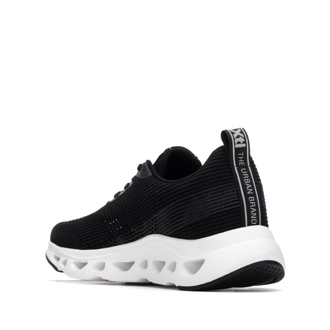 Zapatilla de hombre plano Xti 14574803