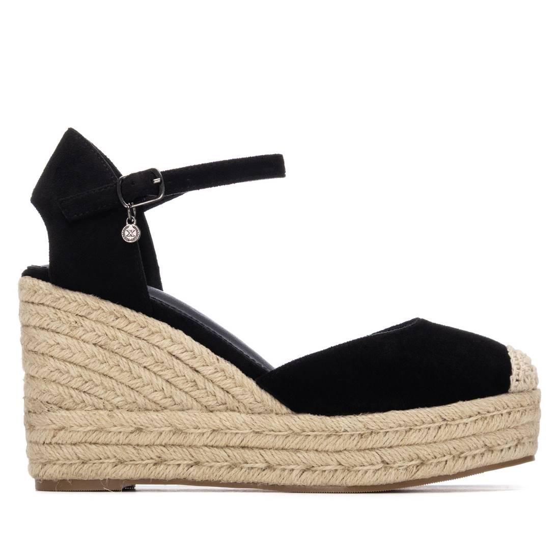 Zapato de mujer con cuña Xti 14541602
