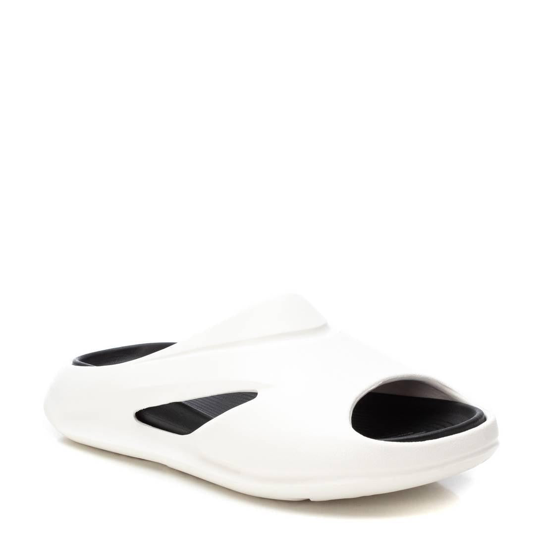Sandalia de hombre XTI 14389502