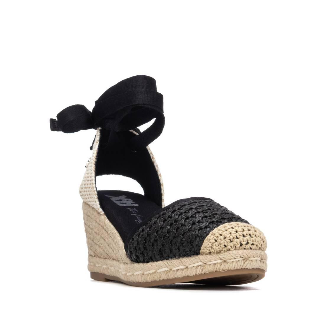 Zapato de mujer con cuña Xti 14534002