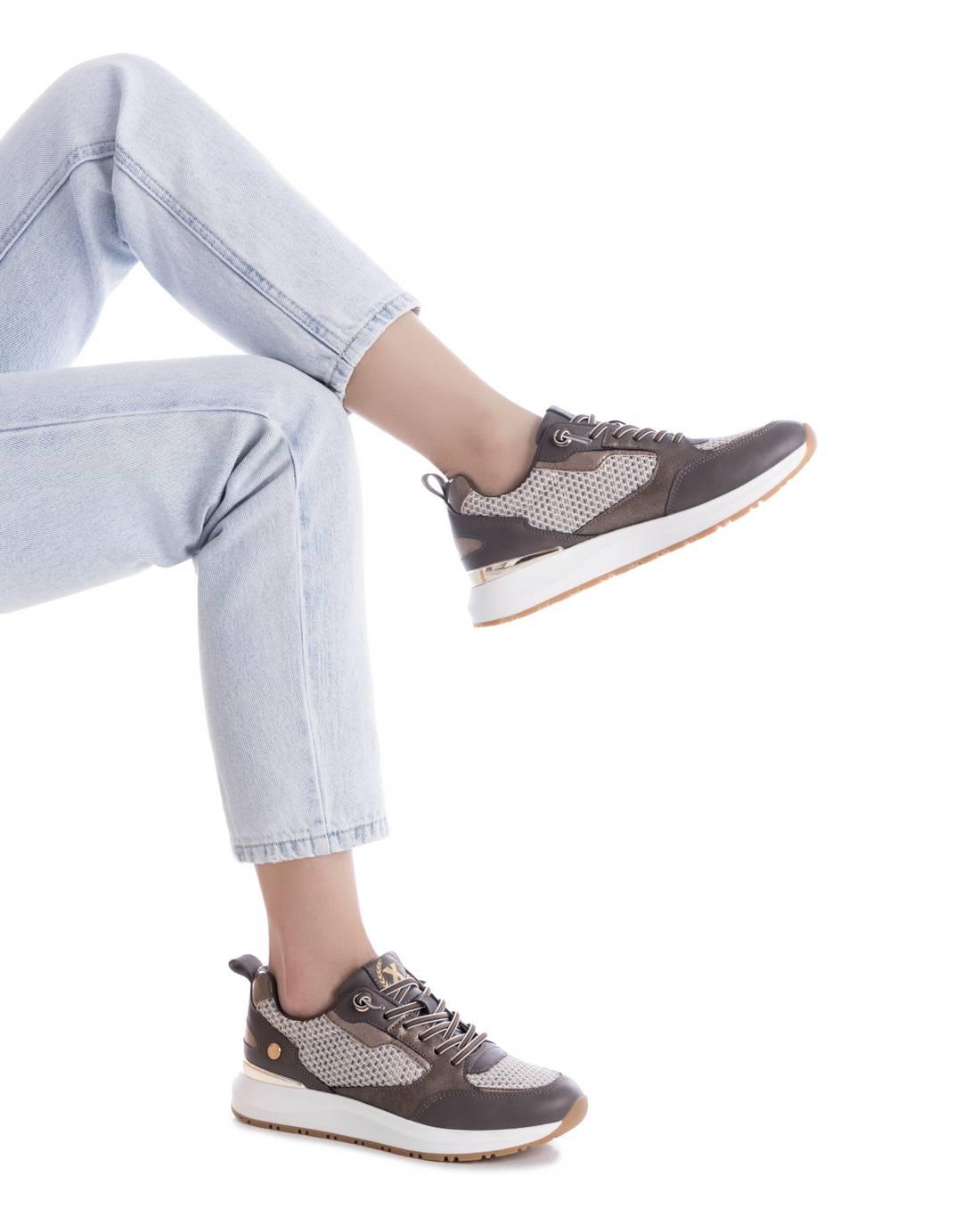 Zapatilla de mujer plano Xti 14418403