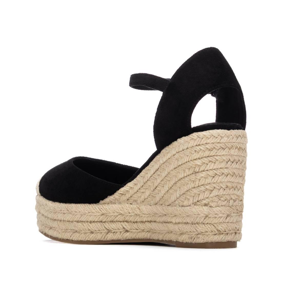 Zapato de mujer con cuña Xti 14541602