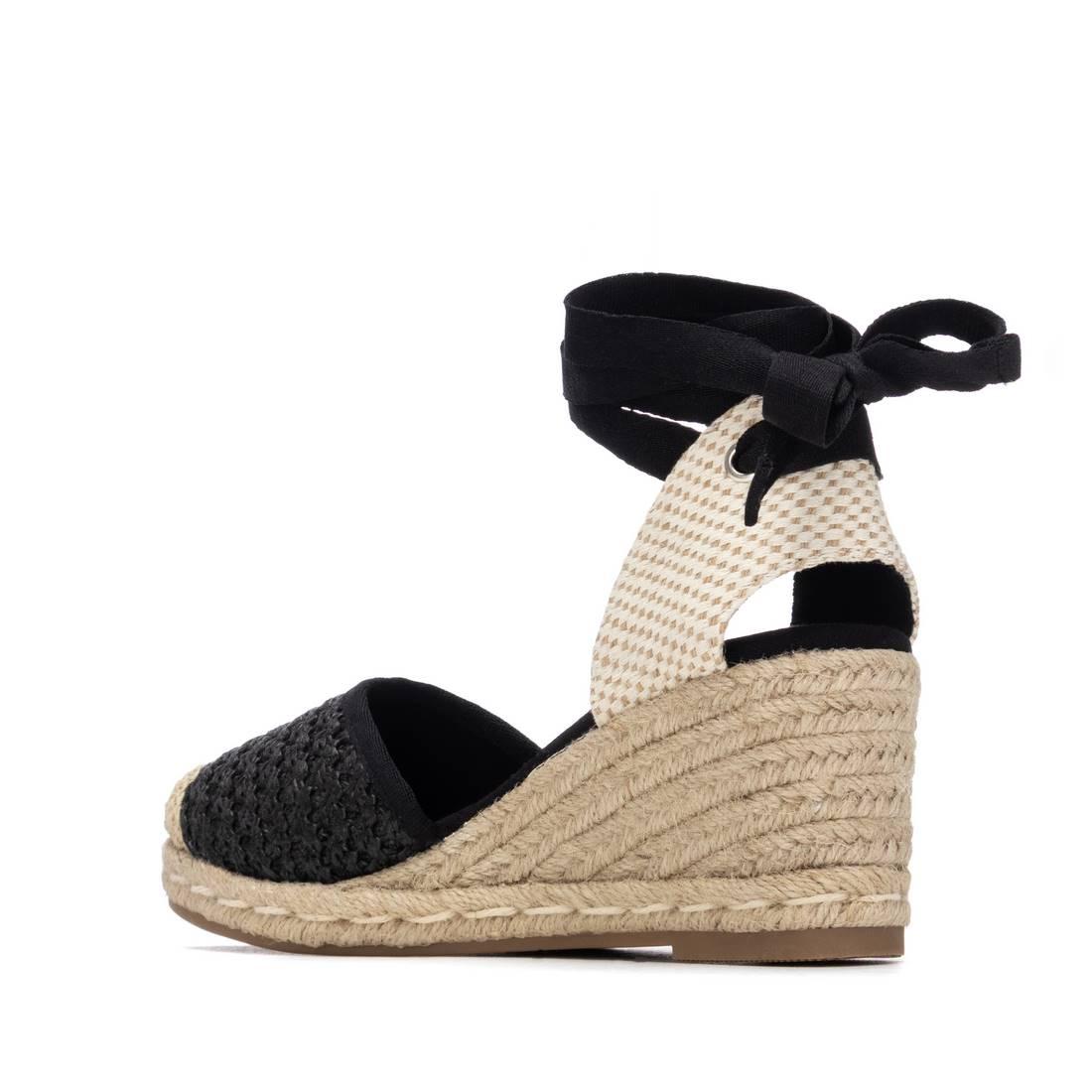 Zapato de mujer con cuña Xti 14534002