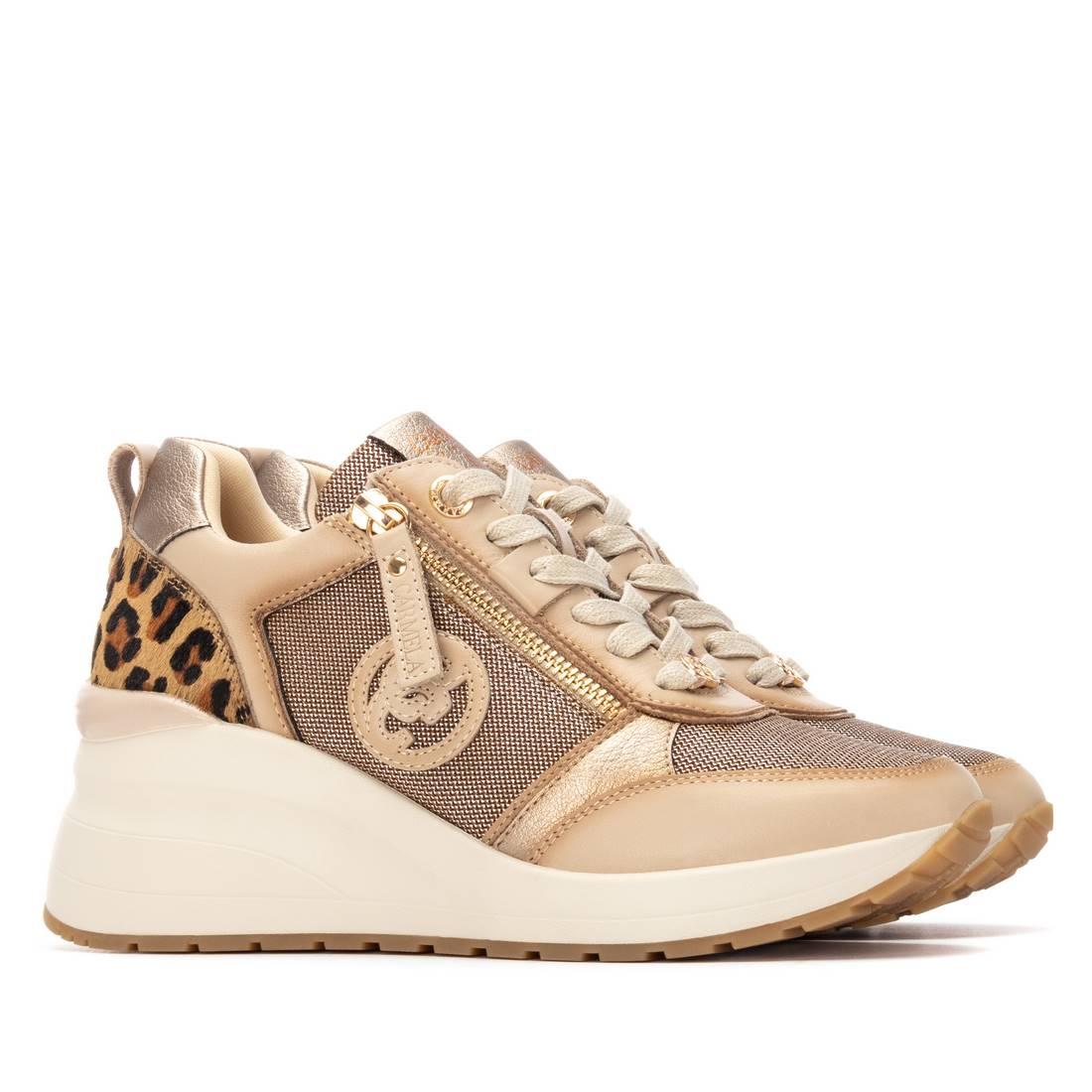 Zapatilla de mujer con cuña Carmela 16252102